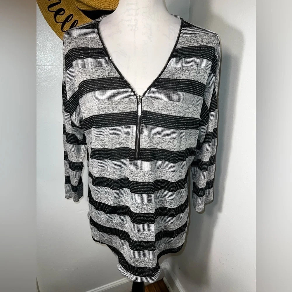 89th & Madison, L, metallic,ribbed, 3/4 exposed front  jeweled zip striped tunic